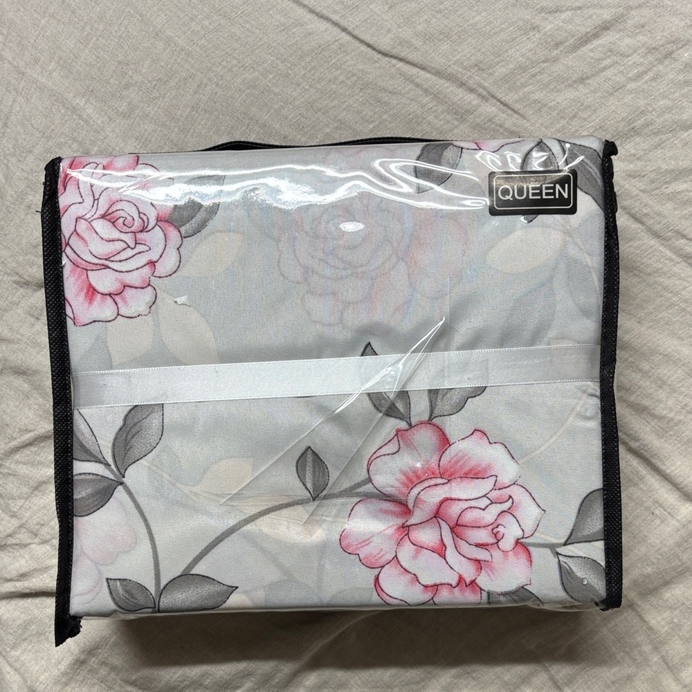 A floral bedding Pink and Gray